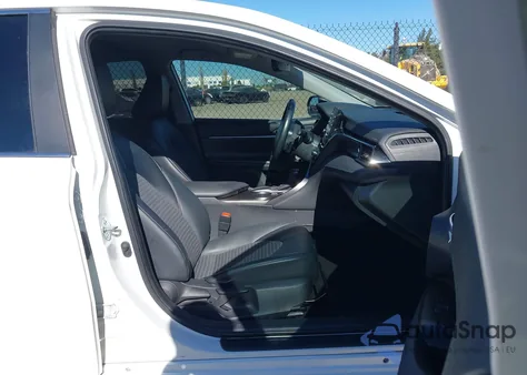 2021 Toyota Camry Se z USA, uszkodzony, nr VIN 4T1T11AK3MU523054